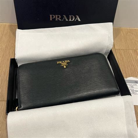 Prada PORTAFOGLIO LAMPO Saffiano Leather Round Long 